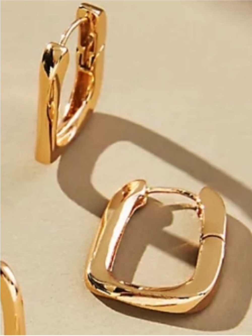 New! Gold Classic Huggie Hoop Earrings (1046) NWOT
